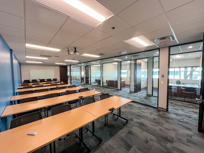 More Photos Of 5440 N Cumberland Ave, Chicago Unknown For Lease