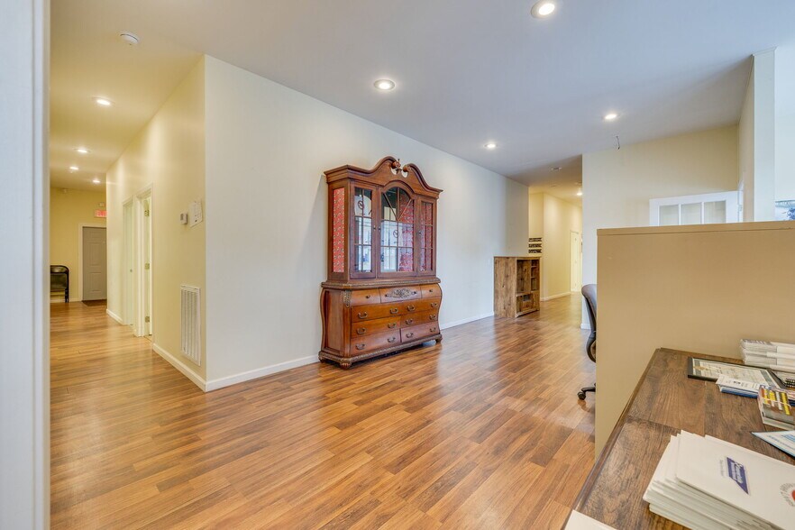 More Photos Of 3815 Highway 66 S, Rogersville Office For Lease