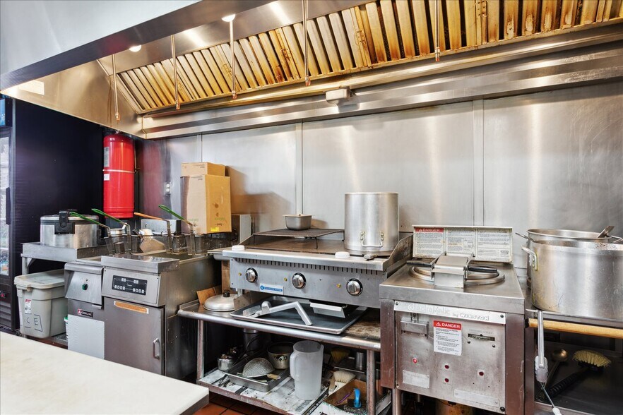 More Photos Of 3332 Victory Blvd, Portsmouth Fast Food For Sale