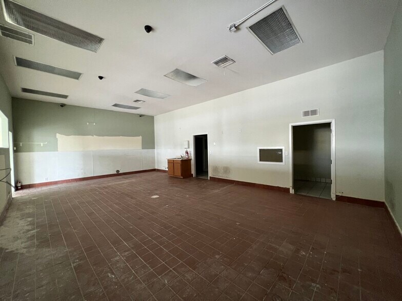 More Photos Of 7625 Eastern Ave, Bell Unknown For Lease