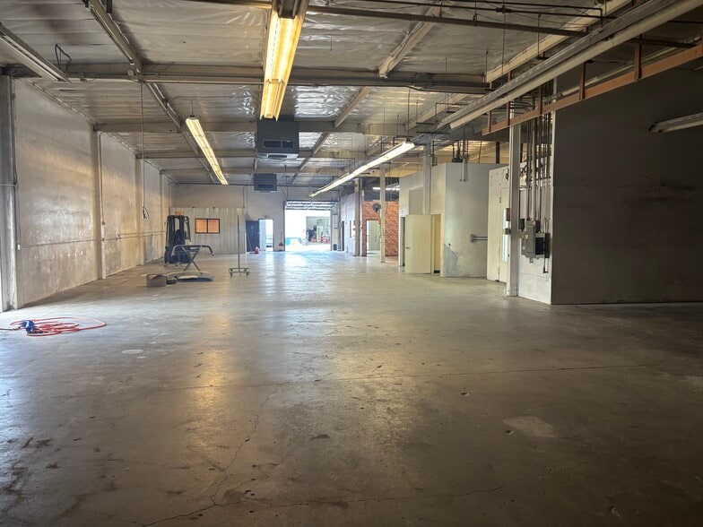 More Photos Of 515-517 W Imperial Hwy, La Habra Warehouse For Lease