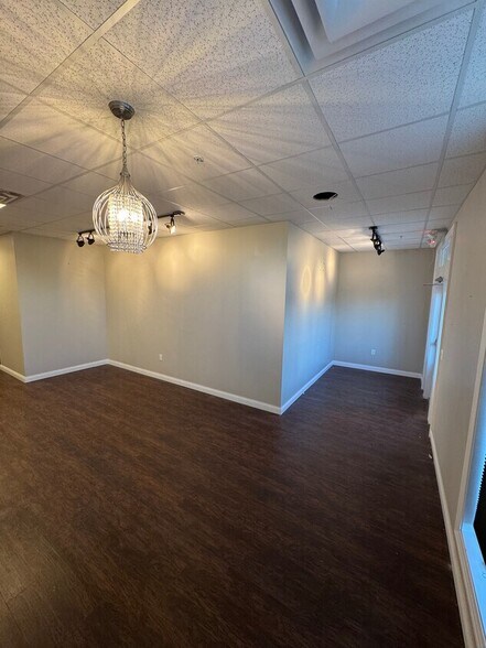 More Photos Of 4927-4947 Utica Ridge Rd, Davenport Office For Sale