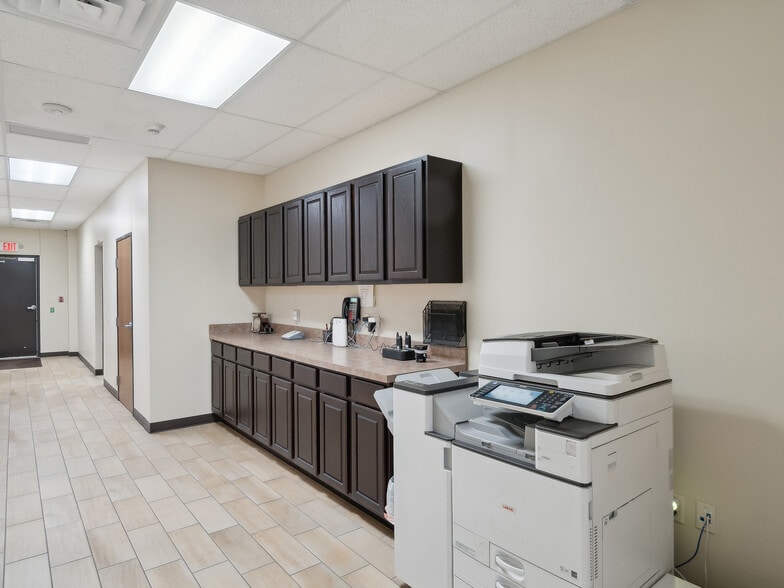 More Photos Of 2005 N Yellowood Ave, Broken Arrow Warehouse For Sale