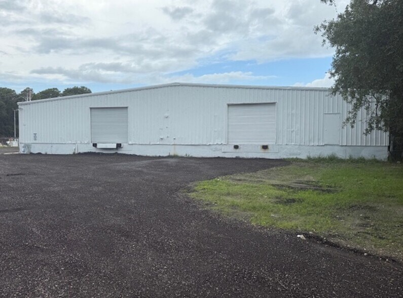 More Photos Of 479 Zoo Pky, Jacksonville Warehouse For Lease