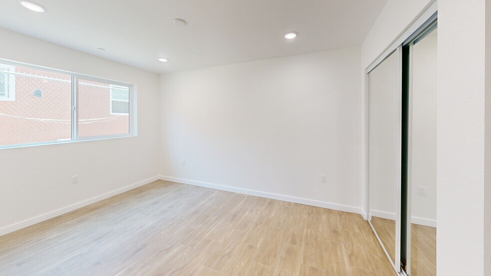 More Photos Of 833 W 84th St, Los Angeles Apartments For Sale