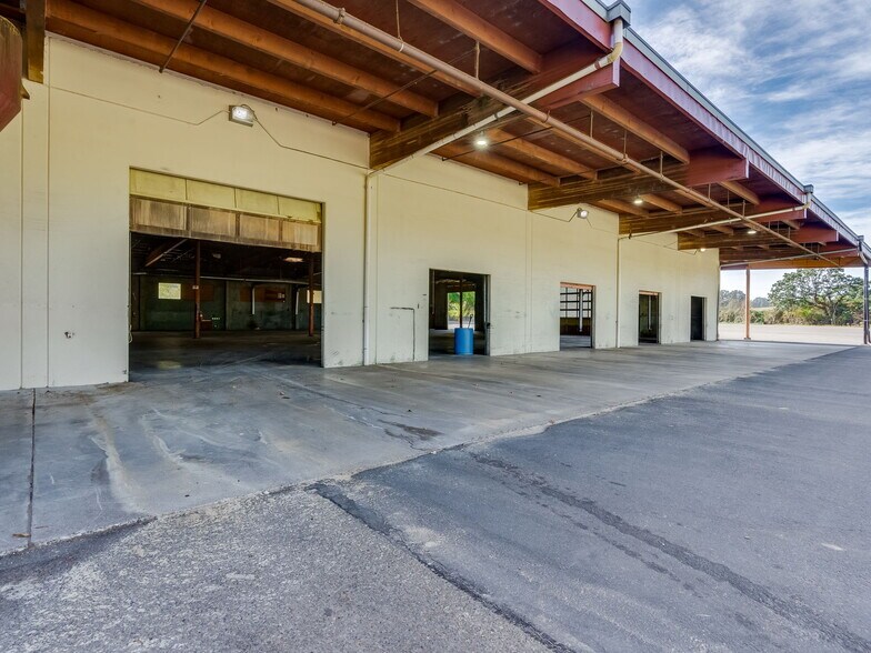 More Photos Of 16700 S Highway 99W, Amity Distribution For Sale