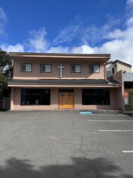 More Photos Of 1640 S King St, Honolulu Office Residential For Sale