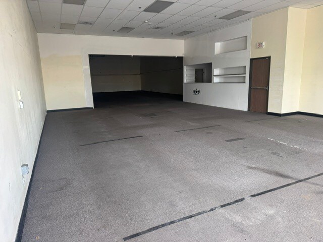 More Photos Of 210 Dupont St, Corona Showroom For Lease