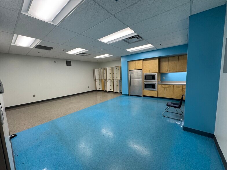 More Photos Of 1846 E 64th Ave, Anchorage Specialty For Sale