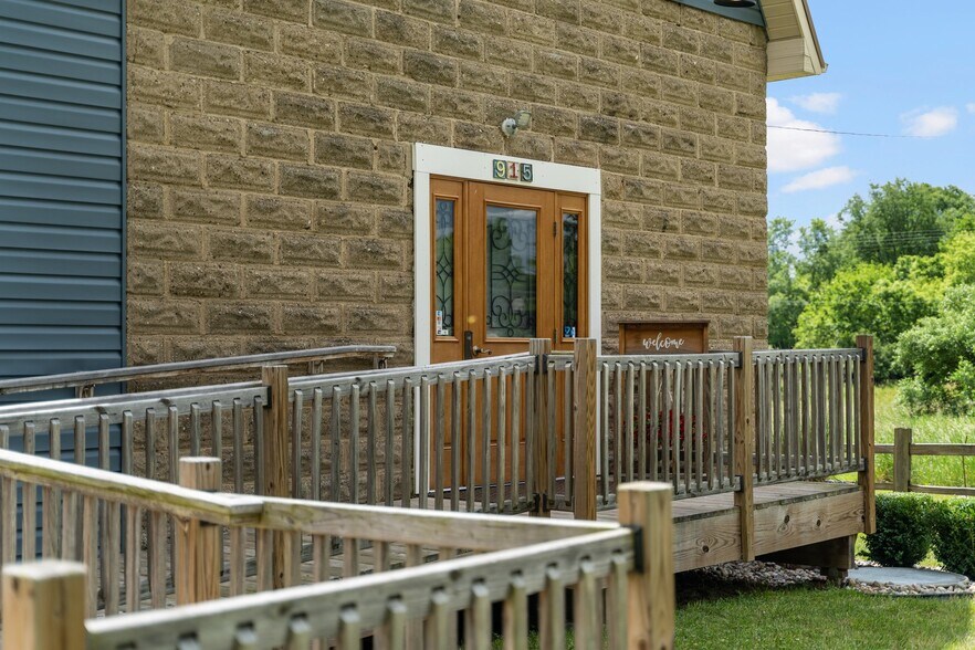 More Photos Of 915 S Clinton St, Stockbridge Restaurant For Sale