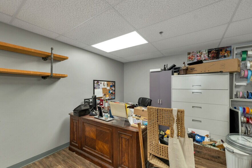 More Photos Of 45 Londonderry Tpke, Hooksett Office For Lease