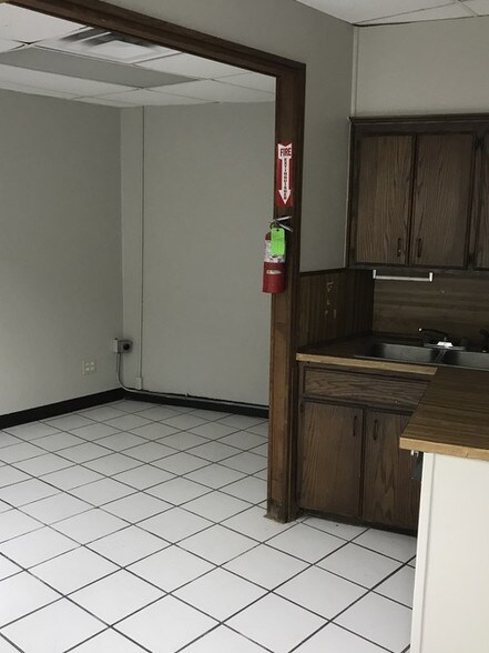 More Photos Of 901 N Virginia Ave, Oklahoma City Manufacturing For Lease