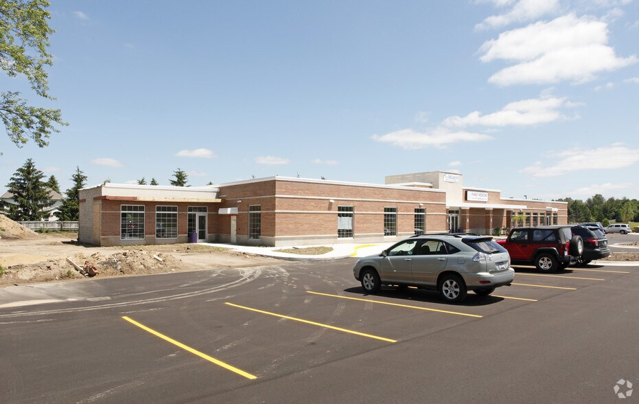 More Photos Of 1035 Charlevoix Dr, Grand Ledge Medical For Sale