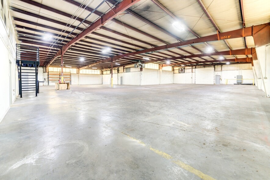 More Photos Of 617 Cepi Dr, Chesterfield Warehouse For Sale
