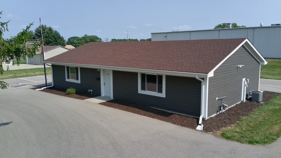 Primary Photo Of 1609 Plainfield Ave, Janesville Storefront Retail Office For Lease
