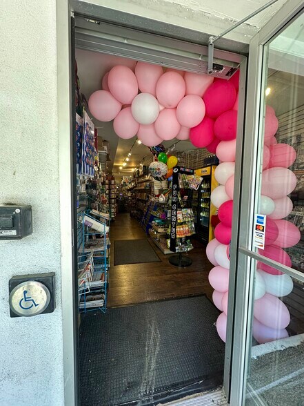 More Photos Of 26 Greenwich Ave, Greenwich Storefront Retail Residential For Lease