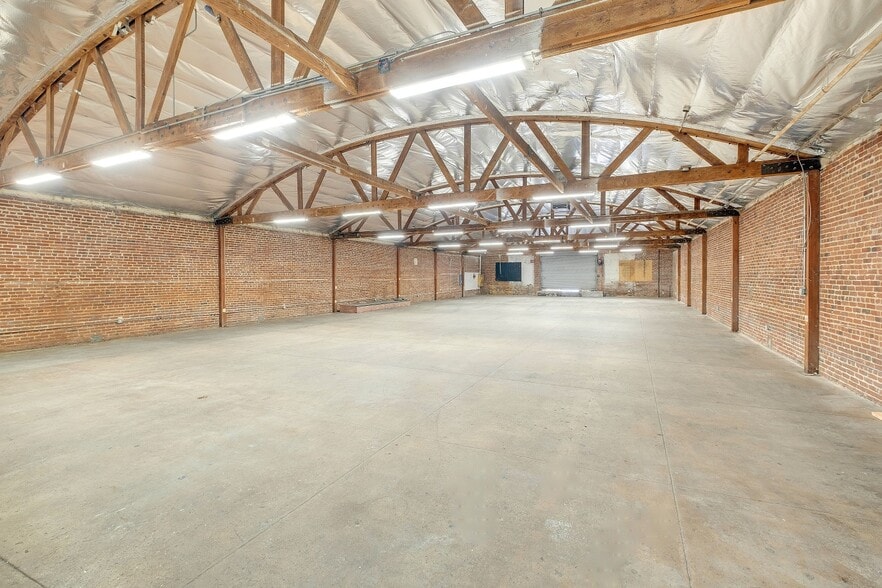 More Photos Of 236 W 18th St, Los Angeles Warehouse For Sale