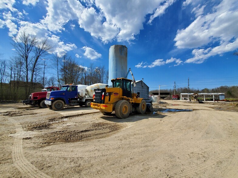 More Photos Of 12989 Mayfield Rd, Chardon Warehouse For Sale