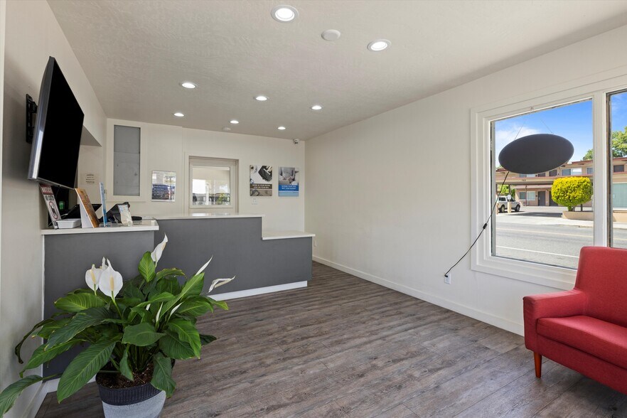 More Photos Of 720 W Lewis St, Pasco Hotel For Sale