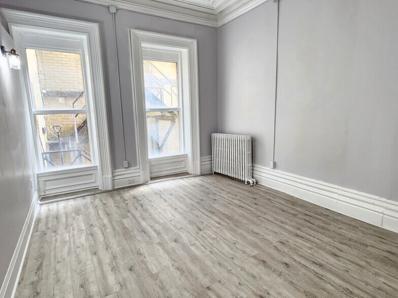 More Photos Of 170 Simcoe St S, Oshawa Apartments For Sale