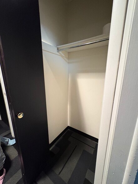 More Photos Of 141 Main St, South River Office For Sale