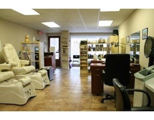 More Photos Of 320-326 Boston Post Rd, Sudbury Storefront Retail Office For Lease