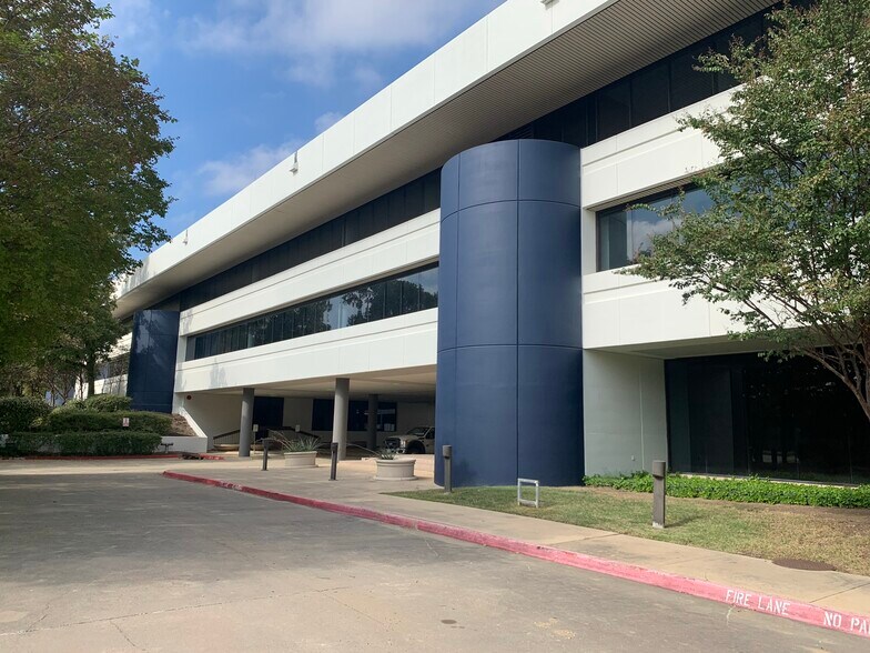 More Photos Of 2901 Kinwest Pky, Irving Office For Lease