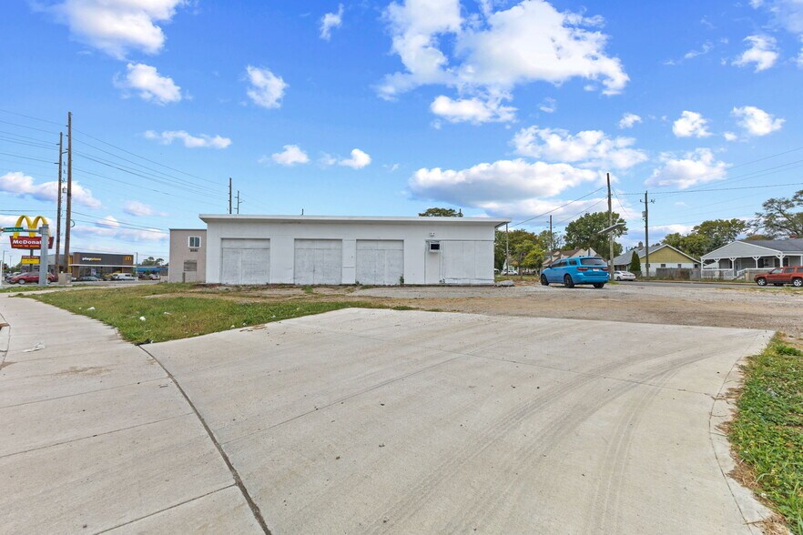 3041-3043 English Ave Ave  