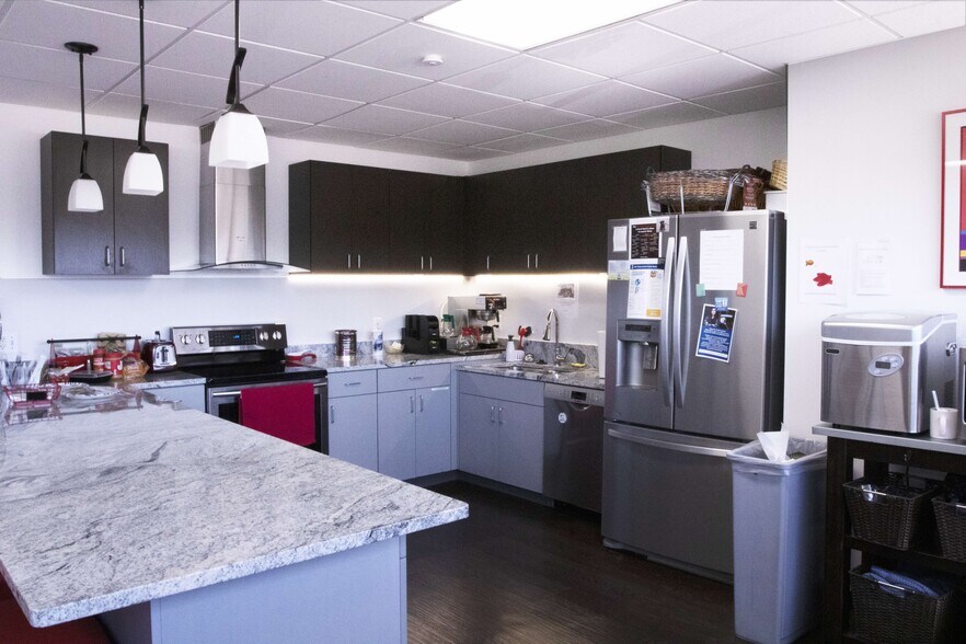 More Photos Of 20300 W 12 Mile Rd, Southfield Office For Lease