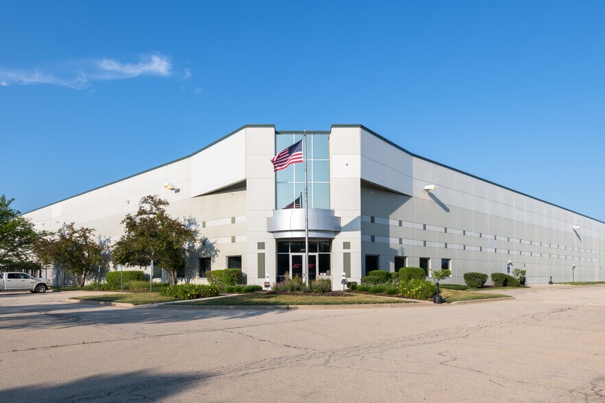 Primary Photo Of 901 Carlow Dr, Bolingbrook Manufacturing For Sale