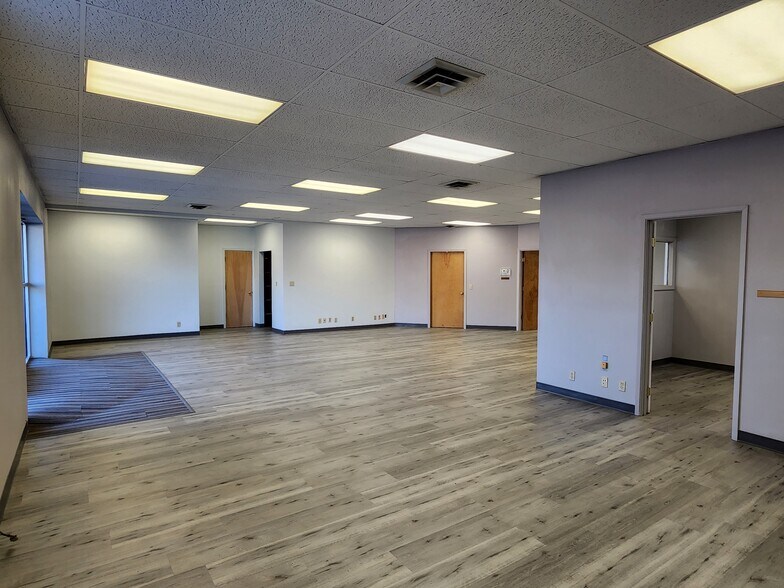More Photos Of 720 6th St, Clarkston Medical For Lease
