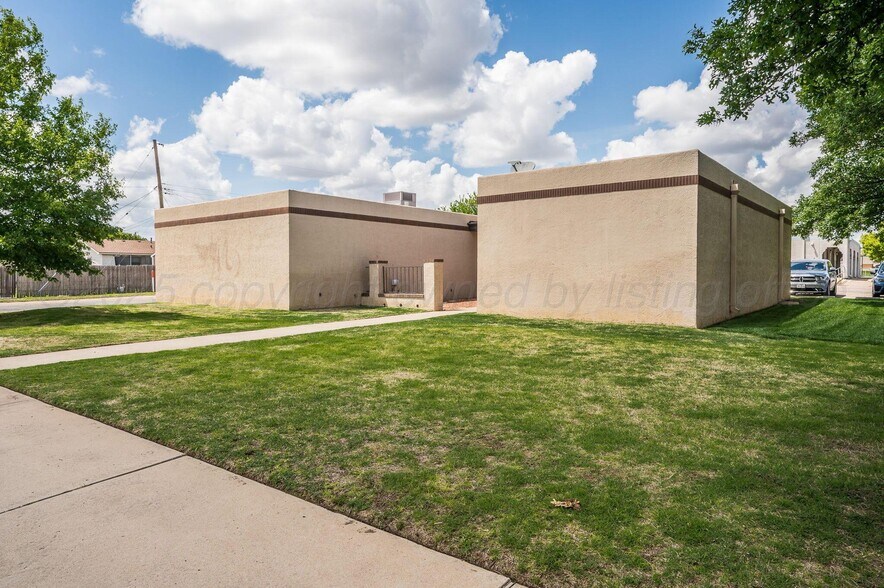 More Photos Of 1505 N Banks St, Pampa Office For Sale