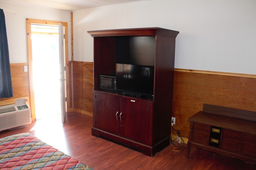 More Photos Of 11899 State Route 4, Whitehall Hotel For Sale