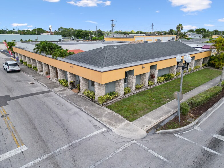 More Photos Of 17 NE 1st Rd, Homestead Storefront Retail Office For Sale