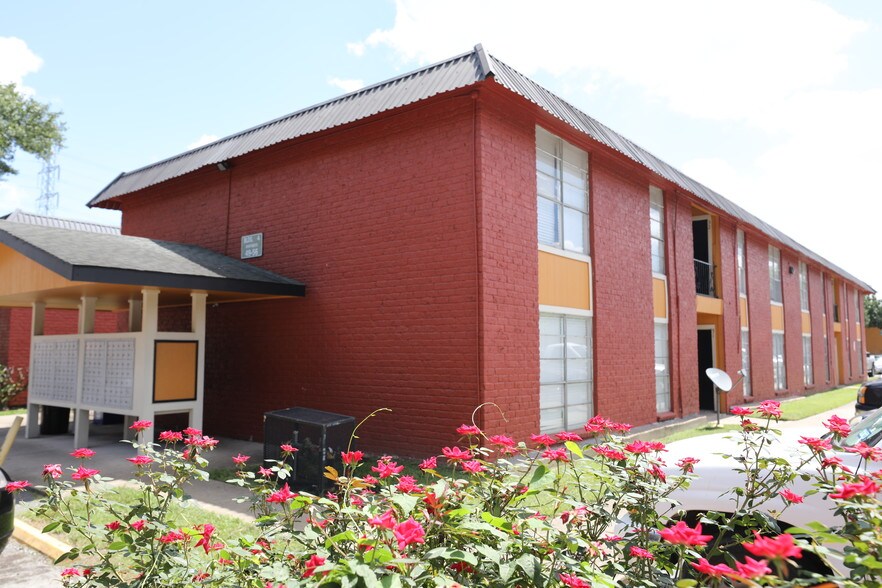 More Photos Of 701 Preston, Pasadena Apartments For Sale