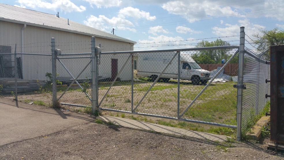 More Photos Of 2447 E Judd Rd, Burton Showroom For Sale