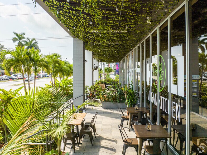 More Photos Of 800 N Federal Hwy, Hallandale Beach Office For Lease