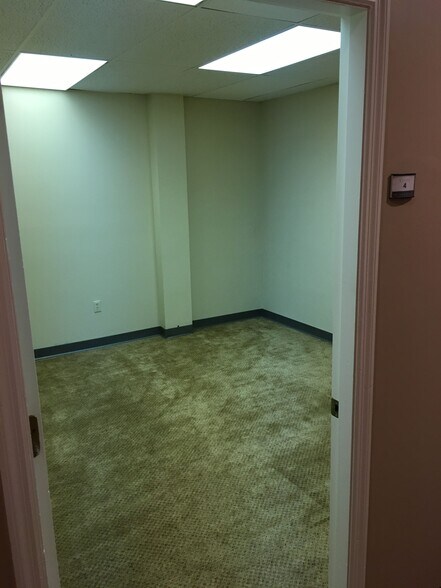 More Photos Of 201-207 N Boone St, Johnson City Office Residential For Lease