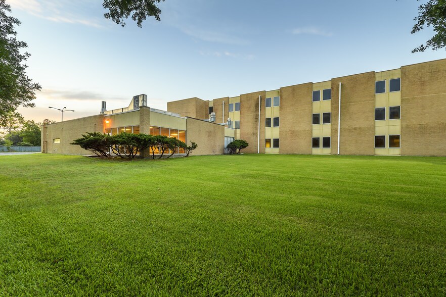 Primary Photo Of 5556 Gasmer Dr, Houston Rehabilitation Center For Lease
