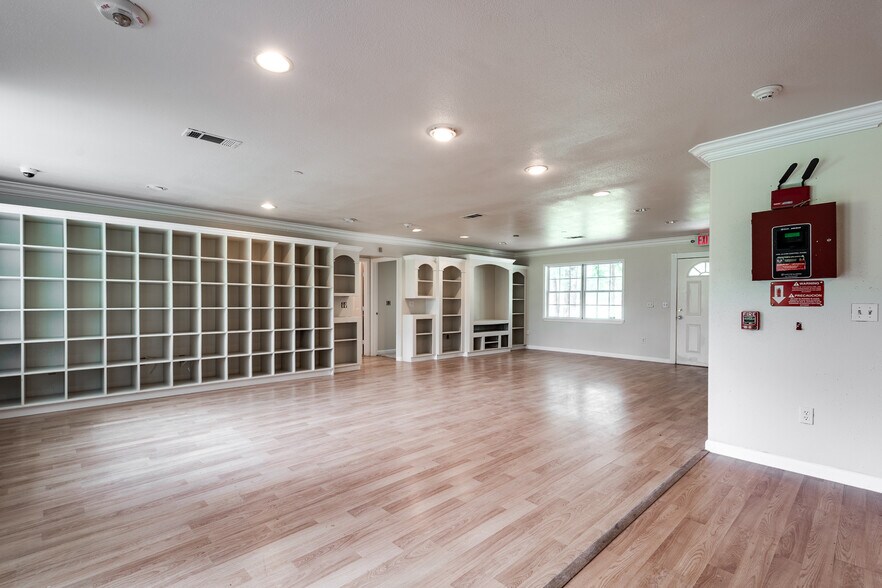 More Photos Of 16111 Porter Ln, Porter Flex For Sale
