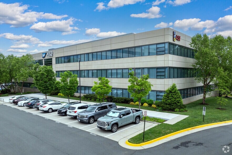 More Photos Of 15040 Conference Center Dr, Chantilly Office For Lease