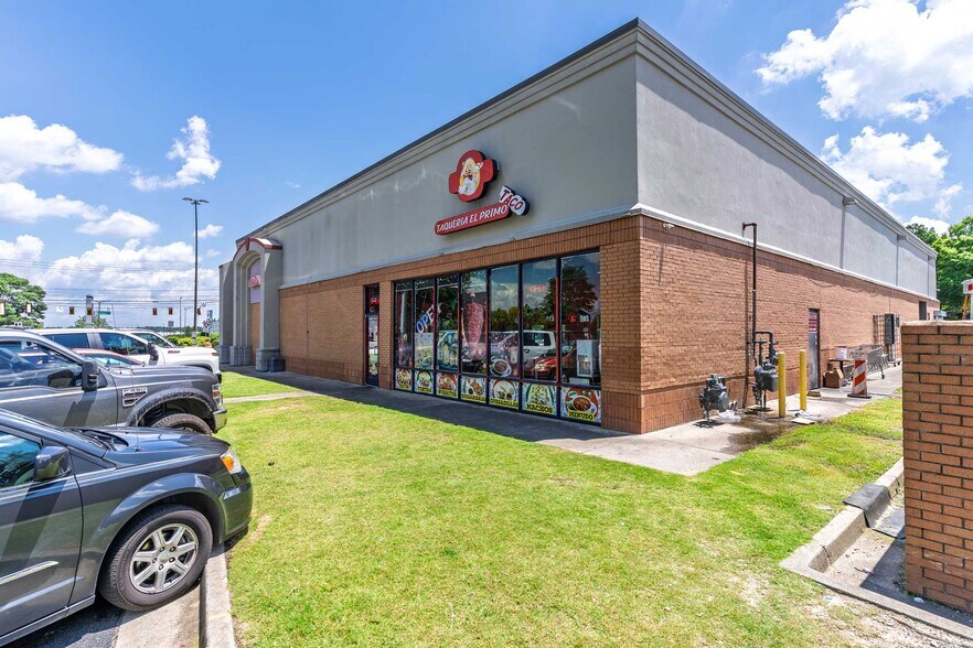 More Photos Of 4550 Jonesboro Rd, Union City Freestanding For Lease