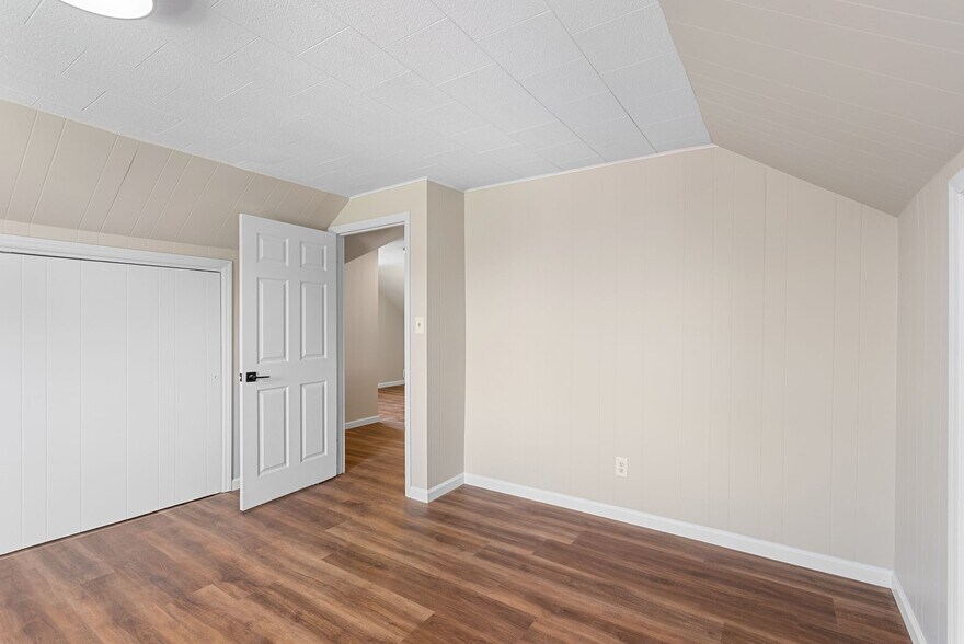 More Photos Of 720 Main st, Canton Bank For Lease