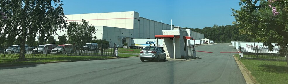 More Photos Of 1017 Corporate Park Dr, Mebane Distribution For Lease