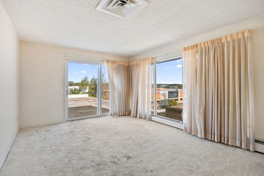 More Photos Of 30-32 N Russell Rd, Albany Office For Sale