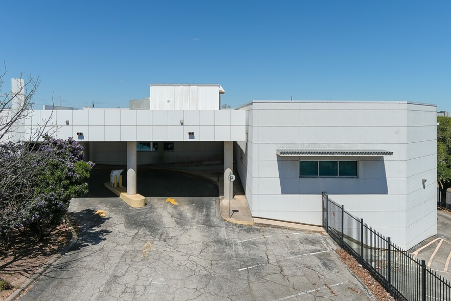 More Photos Of 7000 San Pedro Ave, San Antonio Storefront Retail Office For Sale