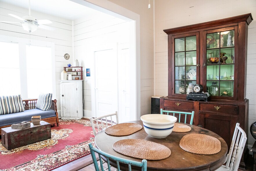 More Photos Of 13404 Washington St, Burton Specialty For Sale