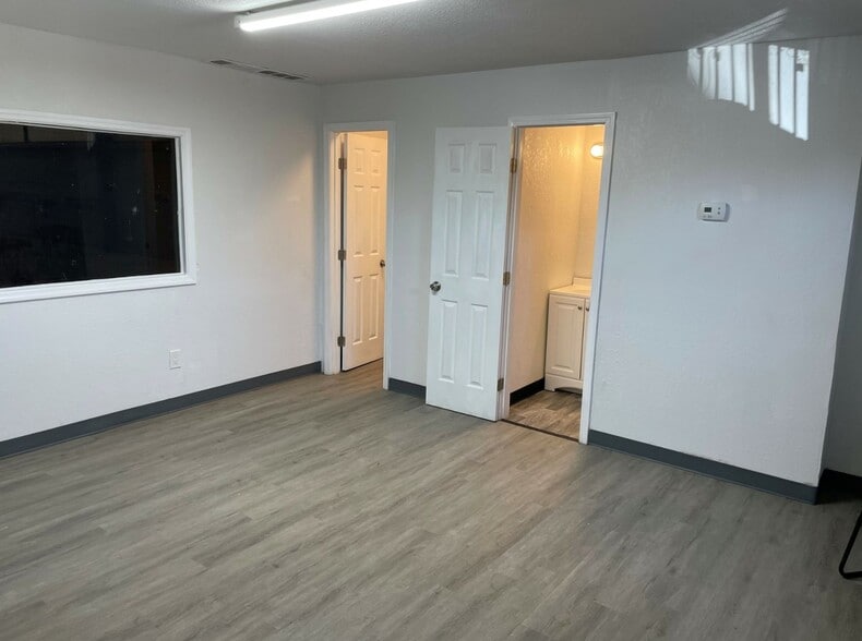 More Photos Of 3267 Bachelor St, Atlanta Warehouse For Lease