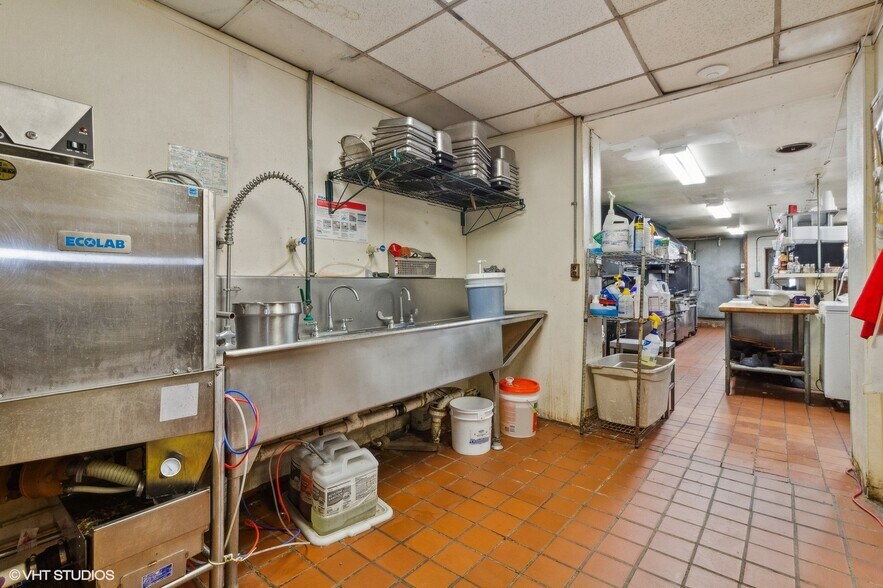 More Photos Of 309 E Walnut St, Oglesby Restaurant For Sale