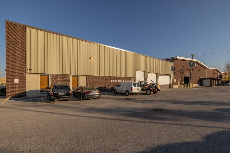 More Photos Of 3450-3464 W Touhy Ave, Skokie Warehouse For Lease